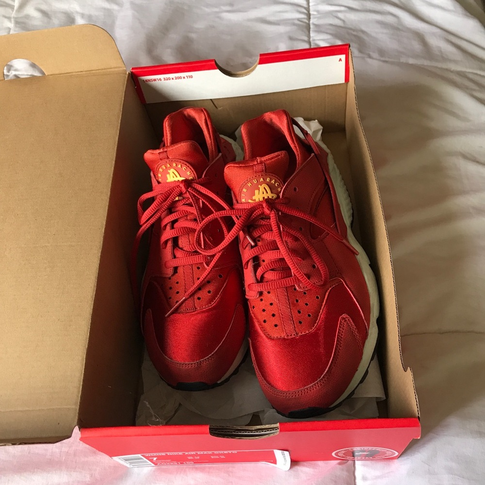Nike Huaraches Red